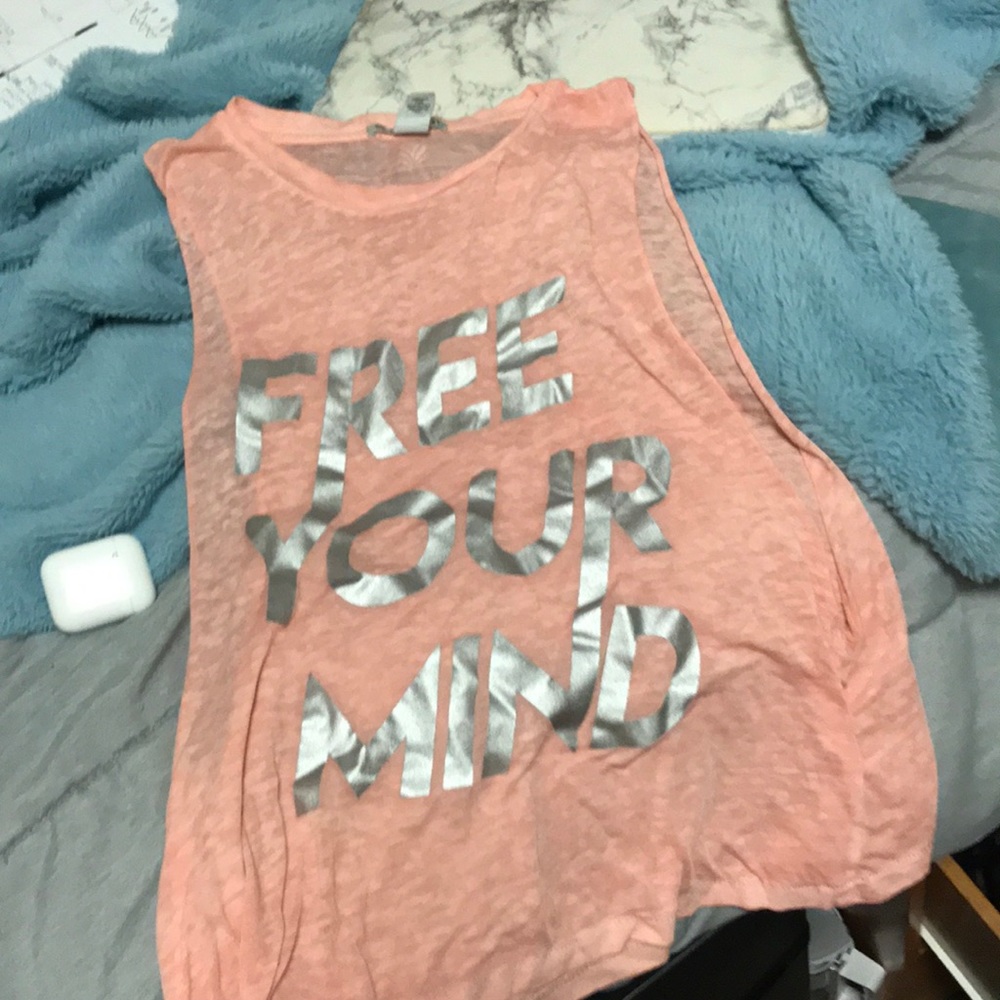 Free your mind muscle tank coral and silver